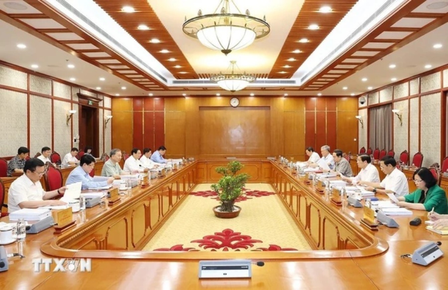 Bộ Chính trị xem xét, thi hành kỷ luật tổ chức đảng có vi phạm, khuyết điểm