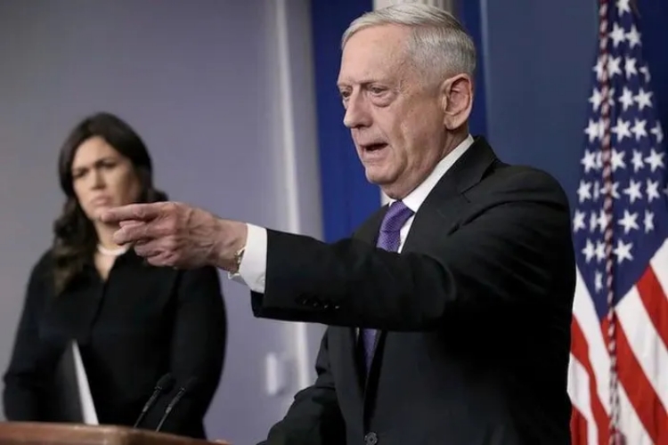 5 cựu Bộ trưởng Quốc phòng Mỹ chỉ trích ông Trump sa thải quân nhân