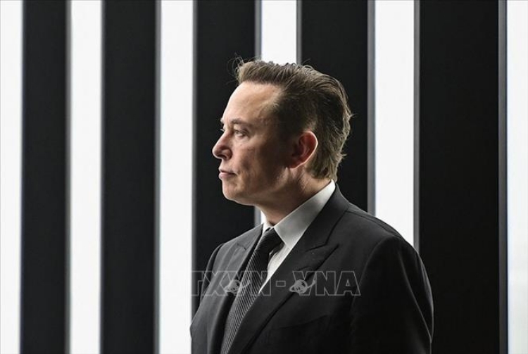 Tỷ phú Elon Musk ra mắt chatbot AI mới 'thông minh một cách đáng sợ'