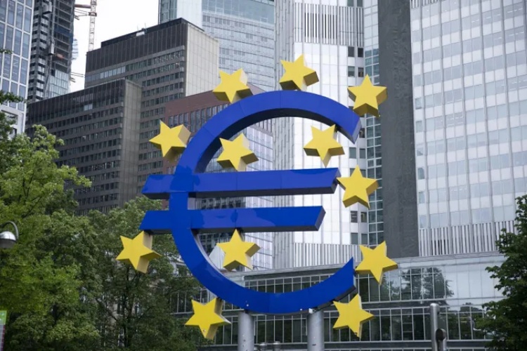 Thách thức đối với giấc mơ trở thành 'siêu cường tài chính' của EU
