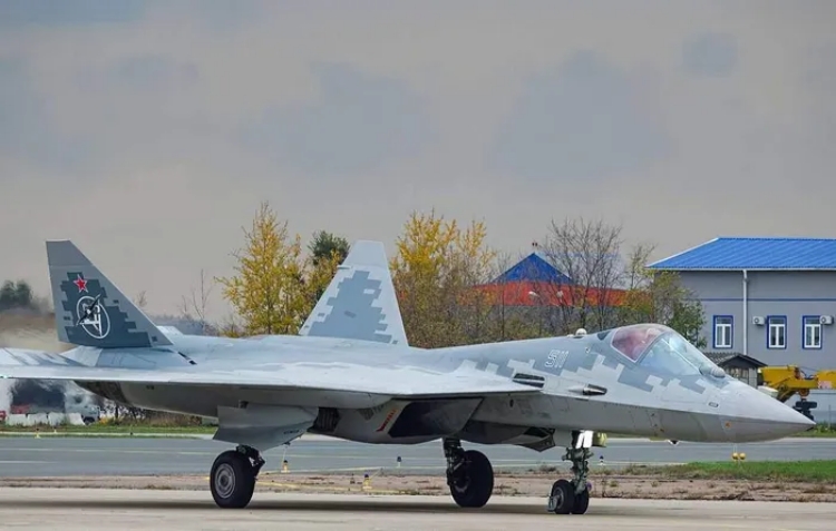Phi công kỳ cựu Nga so sánh tiêm kích Su-57 với J-35 của Trung Quốc