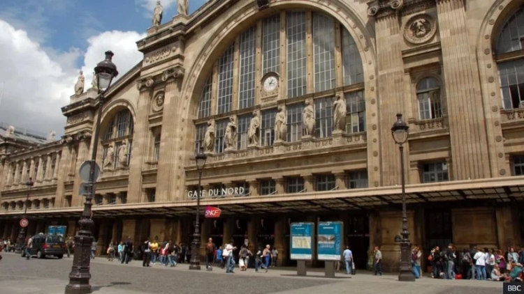 Pháp: Giao thông đường sắt ở Paris tê liệt do 1 quả bom thời Thế chiến 2