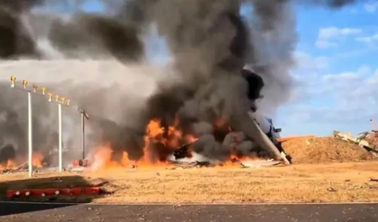 Máy bay Hàn Quốc lao khỏi đường băng, ít nhất 62 người chết