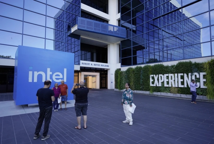 Intel chật vật tìm lại vị thế trong kỷ nguyên AI