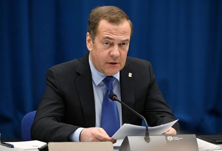TT Putin ký lệnh bổ nhiệm ông Medvedev: Ukraine đón tin xấu sau cảnh báo 