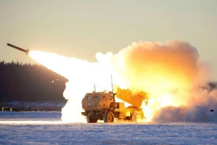 Washington Post: Mỹ cân nhắc dừng mọi viện trợ quân sự cho Ukraine
