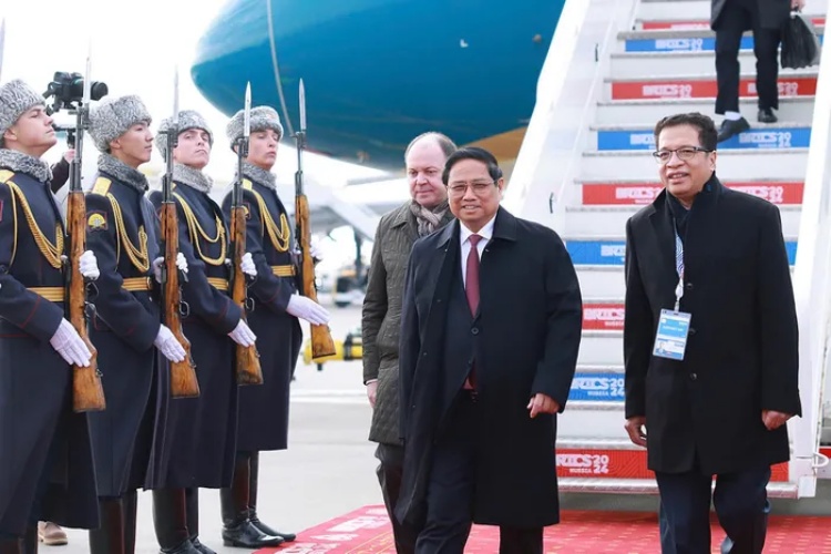Thủ tướng tới Liên bang Nga, bắt đầu các hoạt động tại Hội nghị BRICS mở rộng