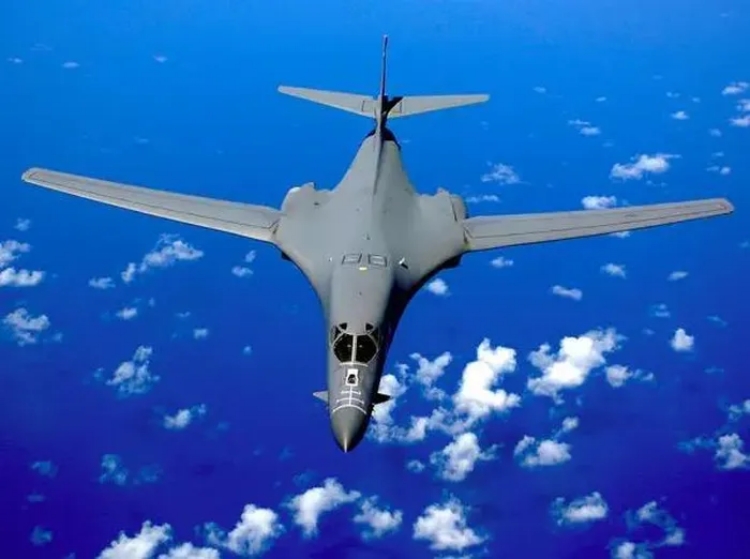 Máy bay ném bom Tu-160M: 'Thiên nga trắng' thống trị bầu trời
