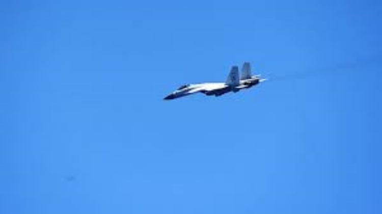 Trung Quốc tung video J-16 'thả trấu' vào máy bay Australia ở Biển Đông