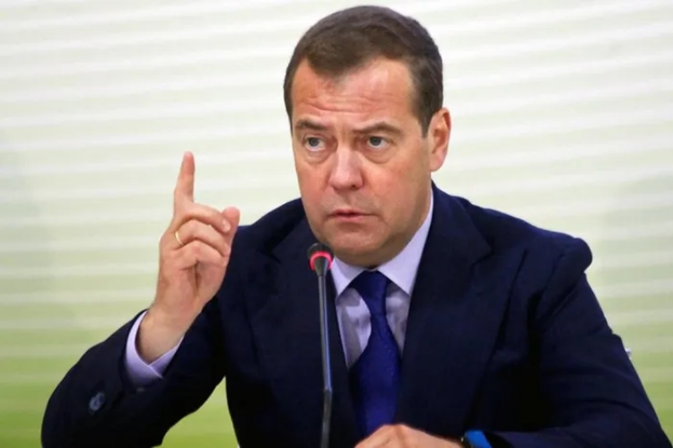 Ông Medvedev nói về khả năng Nga tấn công các căn cứ quân sự NATO