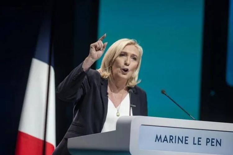 Pháp: Chính trị gia cực hữu Le Pen lên tiếng về lựa chọn của ông Macron