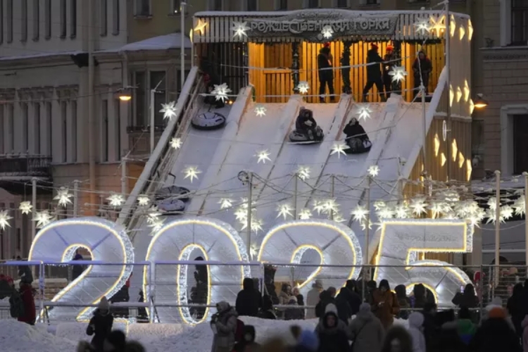 Chuẩn bị đón Năm mới ở St. Petersburg
