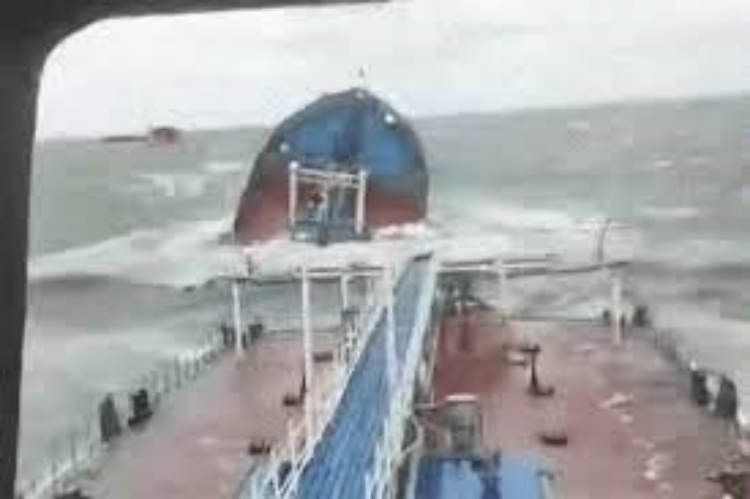 Hai tàu chở dầu Nga gặp nạn ở Biển Đen, Tổng thống Putin ra chỉ đạo khẩn