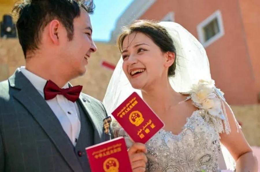 Trung Quốc đơn giản hóa kết hôn, siết chặt ly hôn