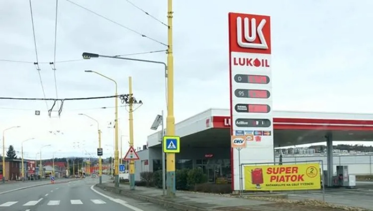 Dầu Nga vẫn chảy tới 2 nước EU, khoảng trống do Lukoil để lại nhanh chóng được lấp đầy