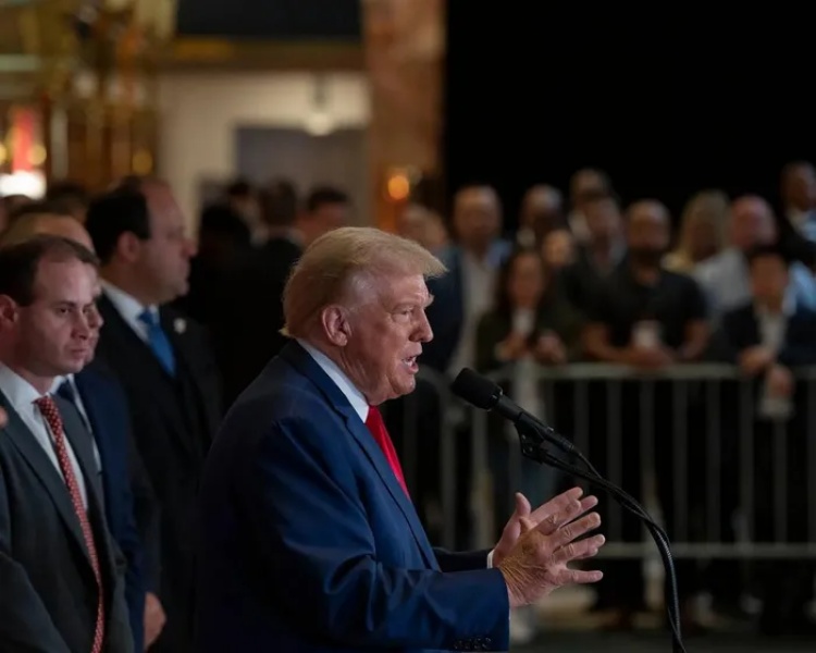 Ông Trump cam kết giảm bớt các lệnh trừng phạt kinh tế nếu thắng cử