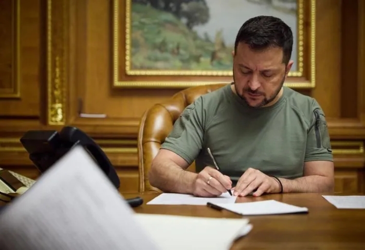 Luật yêu cầu công dân 17 tuổi đăng ký quân dịch: Ý đồ của Tổng thống Zelensky là gì?