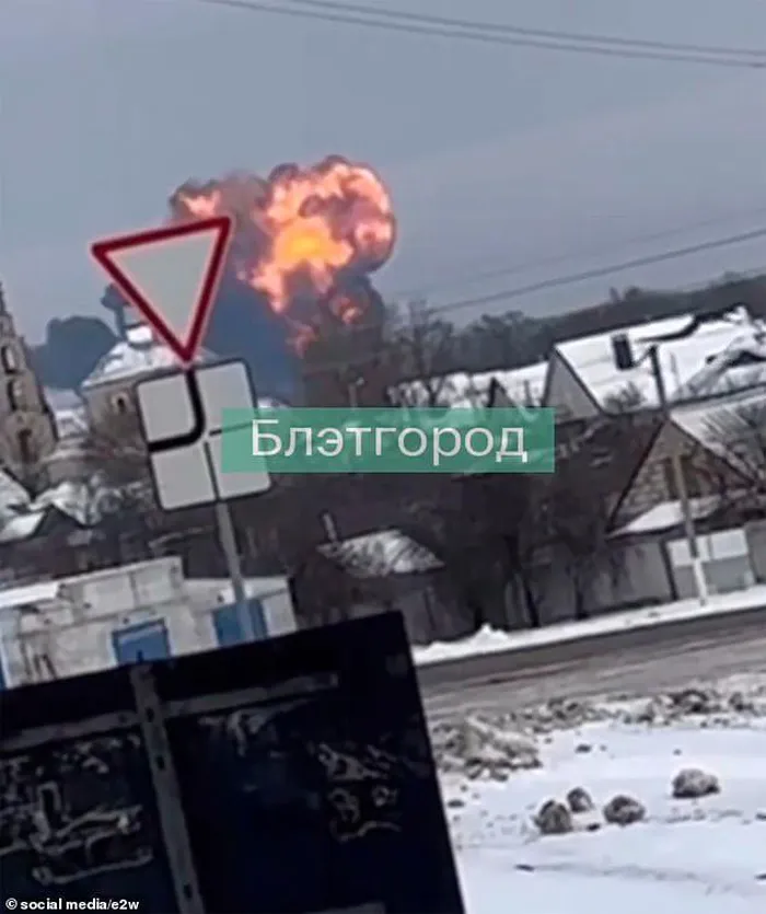 Máy bay vận tải quân sự Nga chở 65 tù binh Ukraine rơi, bùng thành cầu lửa