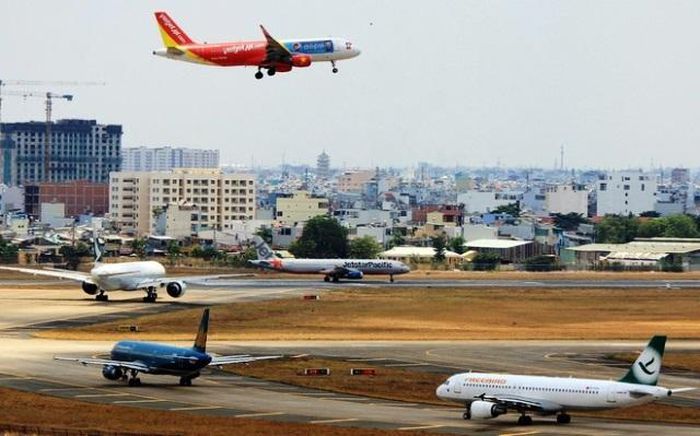 Mở lại các đường bay quốc tế thường lệ, giá vé sẽ rẻ hơn?