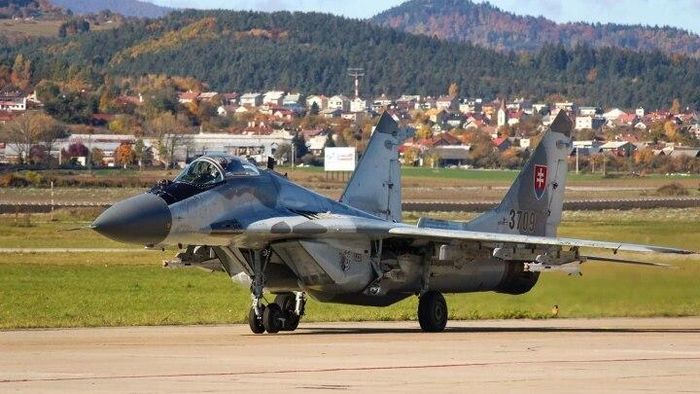 Slovakia gửi 4 chiến đấu cơ đầu tiên tới Ukraine