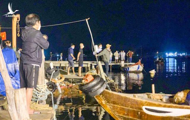 Tìm thấy thi thể bé gái 5 tuổi bị cha ném xuống sông