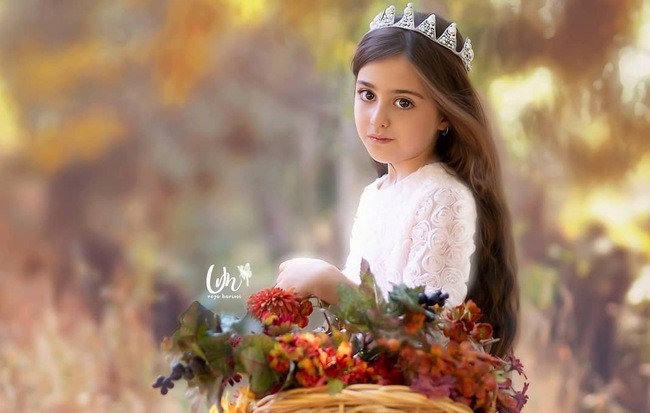 Loạt ảnh mới của cô bé quá xinh khiến bố phải nghỉ việc làm vệ sĩ, không hổ danh bé gái đẹp nhất thế giới