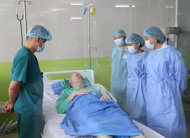 Hôm nay (11/7), nam phi công người Anh về nước
