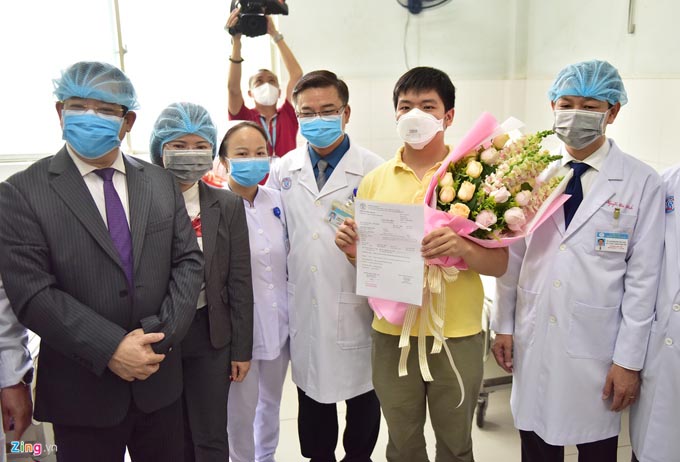 Bệnh nhân nhiễm virus corona ở TP.HCM vui mừng khi được xuất viện
