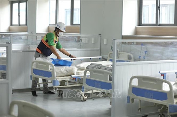 Ca COVID-19 tăng mạnh, Hà Nội có quá tải điều trị F0?