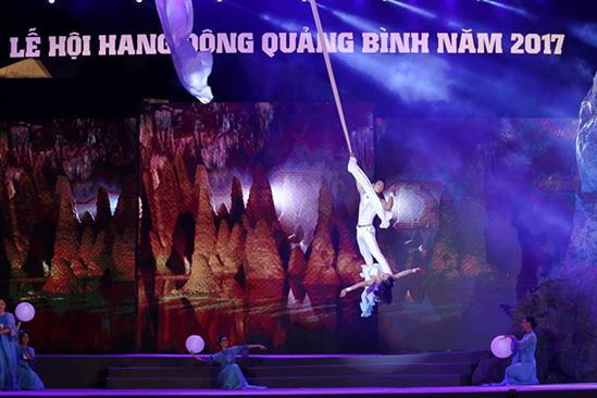 Mỹ Tâm cùng dàn sao Việt khám phá du lịch Quảng Bình bằng âm nhạc