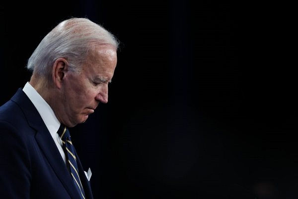 Thế khó của Tổng thống Biden khi FBI khám xét nhà ông Trump