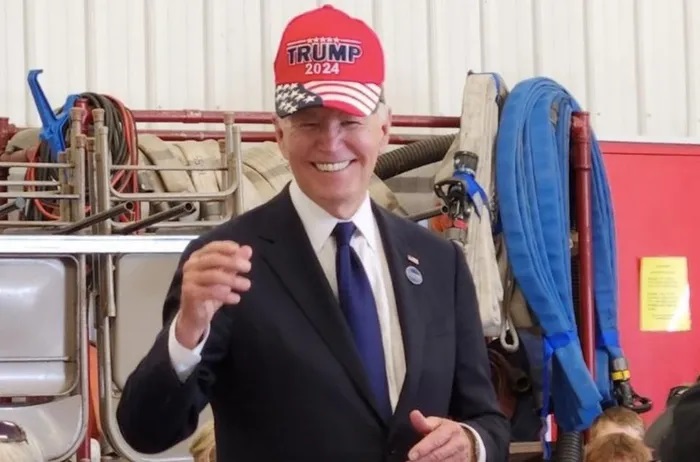 Bức ảnh ông Biden đội mũ ''Trump 2024'' gây bão mạng