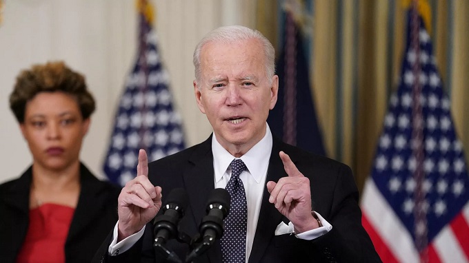 Xếp hạng của Biden tiếp tục giảm do các vấn đề kinh tế trong nước