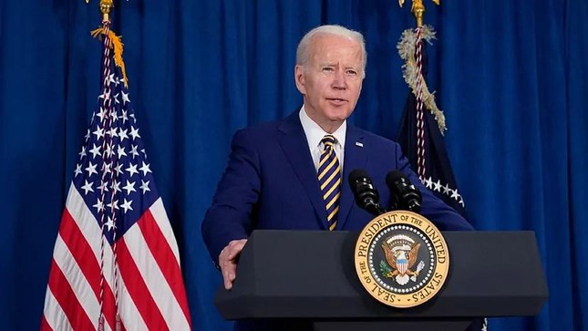 Ông Biden bị chê né tránh báo chí