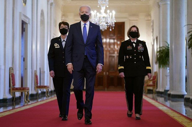 Tổng thống Biden bổ nhiệm 2 nữ tướng làm tư lệnh quân đội Mỹ