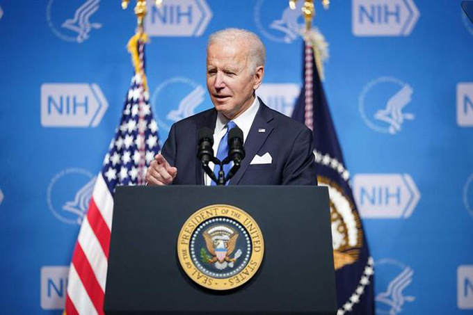 Ông Biden: Mỹ sẽ chiến đấu với Omicron bằng khoa học, không phải sự hỗn loạn