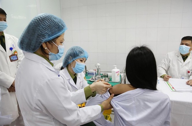 Chạy đua chống COVID - 19 biến thể: Sắp thử nghiệm vắc-xin thứ 2