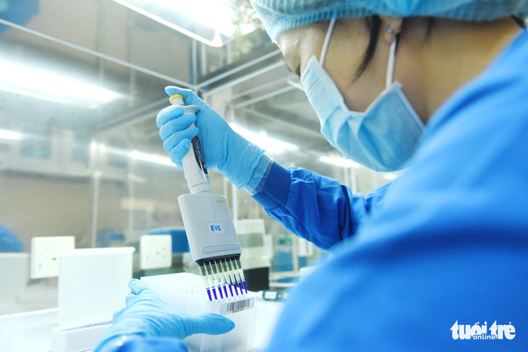 Biến thể virus mới phát hiện đáng sợ thế nào, Việt Nam có cần ngưng chuyến bay từ Anh?