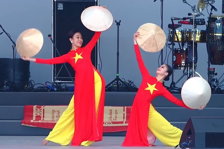 Xem đội Việt Nam đánh đàn T'rưng bài Kachiusa ở Army Games
