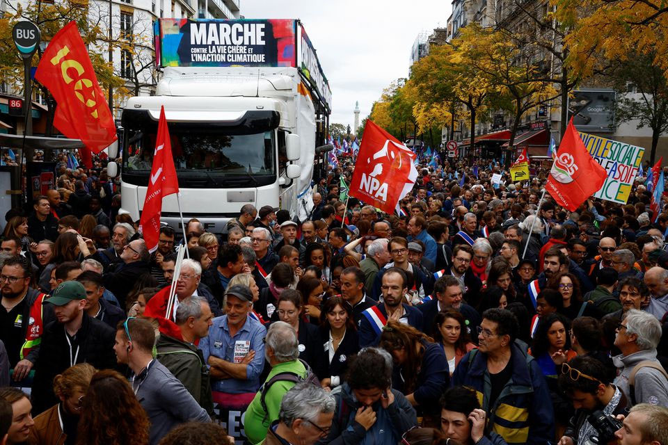 Biểu tình phản đối giá sinh hoạt leo thang ở Paris, Pháp