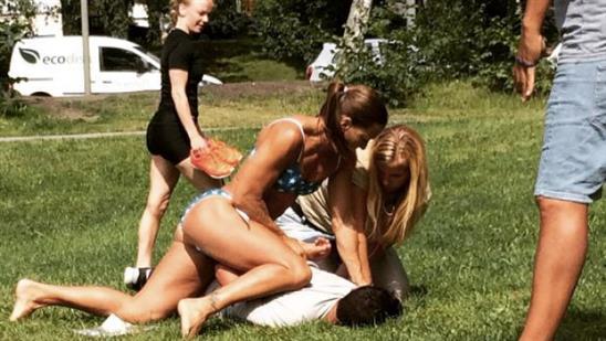 Ảnh nữ cảnh sát mặc bikini bắt trộm gây sốt mạng xã hội