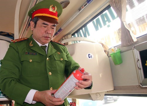 Chuyện gì xảy ra nếu bình chữa cháy trên xe lãnh đạo cấp cao phát nổ?