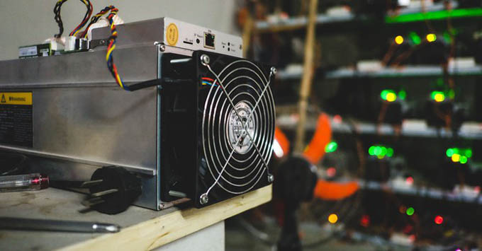 Nhiều người Việt đi đào coin khi giãn cách xã hội kéo dài