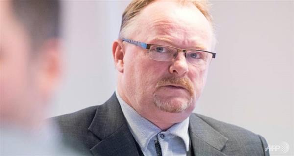 Bộ trưởng Na Uy mất chức vì đi du lịch nước ngoài cùng cựu hoa hậu