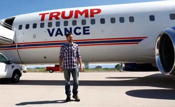 Máy bay chở ứng viên Phó tổng thống của ông Trump gặp sự cố trên không
