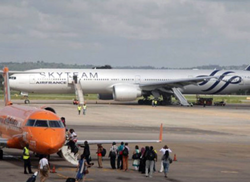 Pháp: Bắt giữ 2 nghi can trong vụ bom giả trên máy bay của Air France