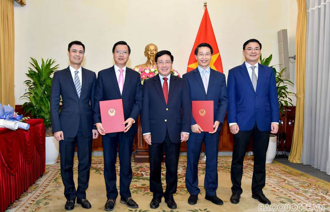 Phó Thủ tướng, Bộ trưởng Bộ Ngoại giao trao quyết định bổ nhiệm nhân sự mới