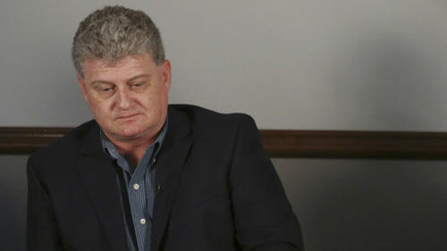 Cha Snowden được cấp visa tới Nga thăm con