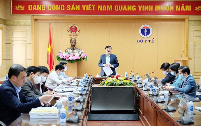 Dịch Covid-19 'nóng' ở 5 tỉnh, thành miền Tây, Bộ trưởng chỉ đạo khẩn