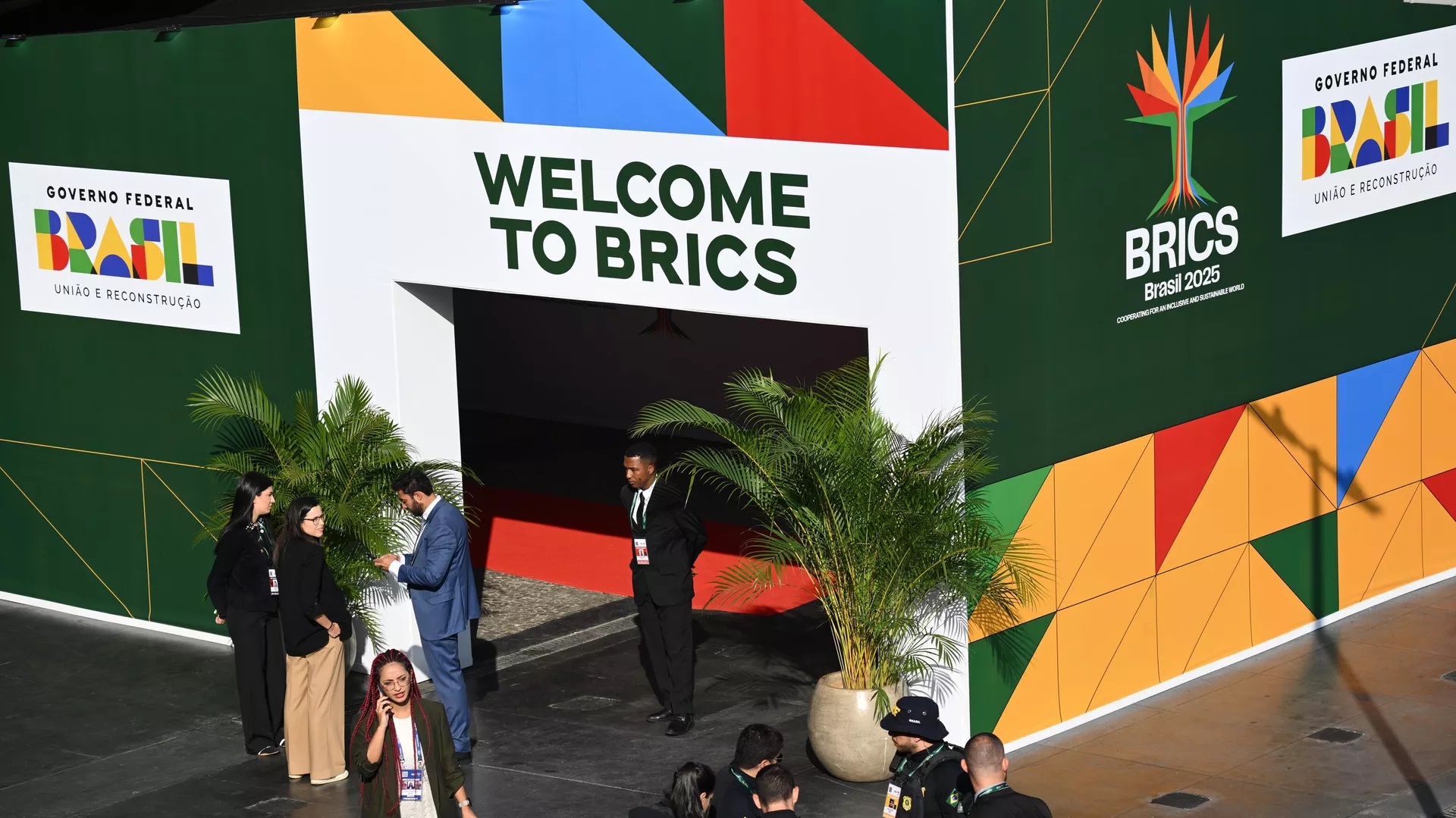 BRICS trong bối cảnh leo thang: Hội nghị thượng đỉnh trực tuyến ứng phó với thực tế kinh tế mới